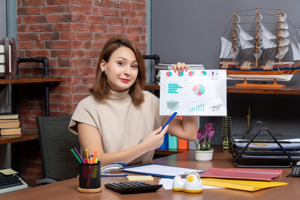 Illustration of a content engine working automatically to generate leads using the best SEO strategy